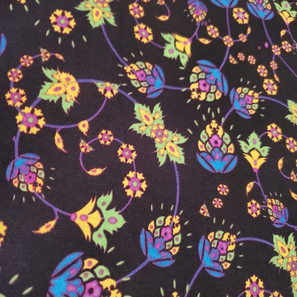 NWT LulaRoe Classic T - Picture 7 of 7